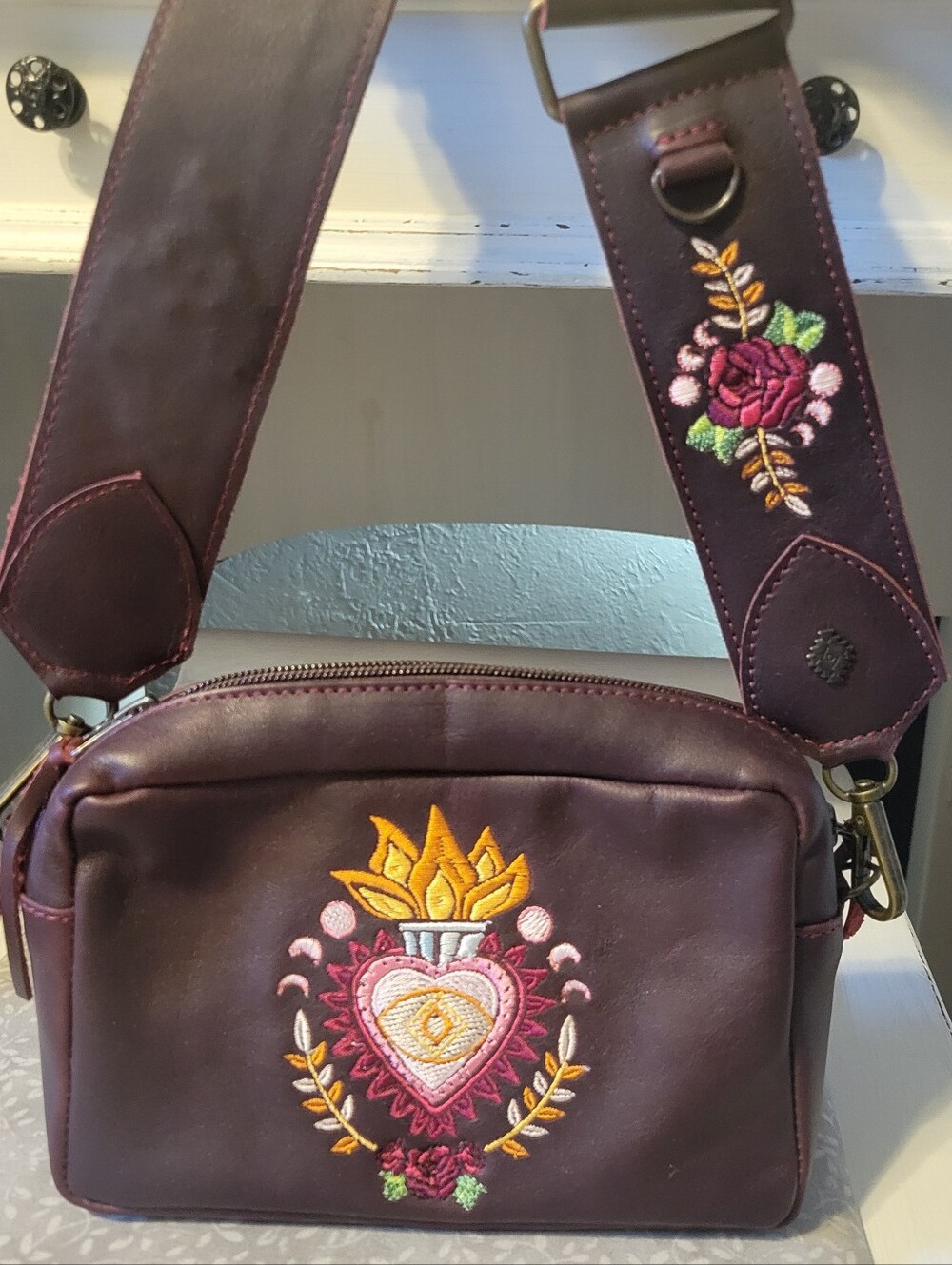 Nena & Co Vino Leather Hearts a Flame Wanderer Crossbody